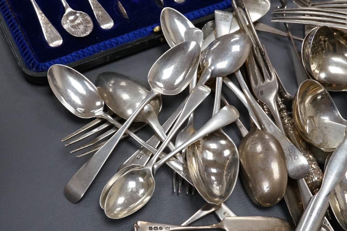 A cased set of silver engraved silver Old English pattern teaspoons with matching tongs, Isaac Ellis & Sons, Sheffield, 1901, one other cased set of six silver teaspoons and a quantity of assorted silver and white metal
